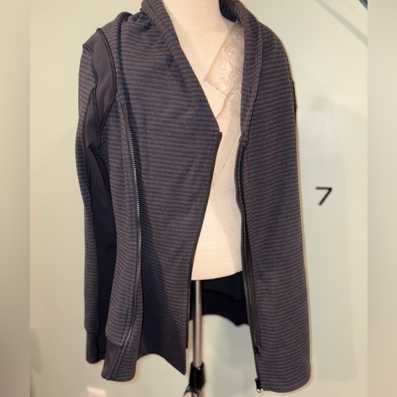 Lululemon Bhakti Yoga Jacket Size 12 - Picture 8 of 11